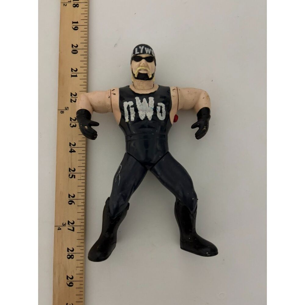 1997 WCW Hollywood Hulk Hogan nWo Vibrating action fig